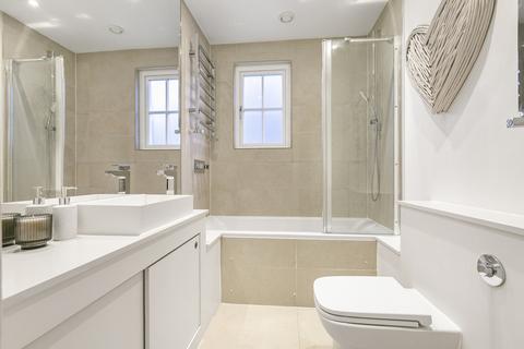 6b Parklands, Surbiton, KT5 8EA