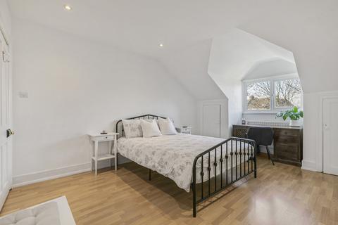 6b Parklands, Surbiton, KT5 8EA