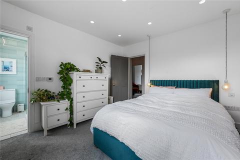 3 bedroom maisonette to rent, Evering Road, London, N16