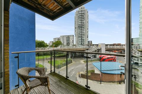 Studio to rent, Hudson Building, 1 Deals Gateway, Deptford, London, SE10