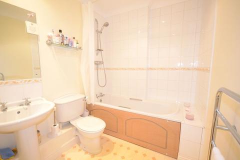 2 bedroom flat to rent, Knights Place, St. Leonards Road, Windsor, SL4