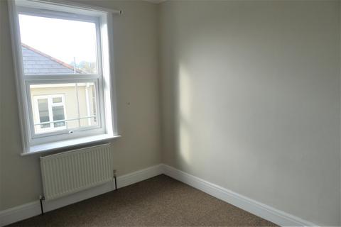 2 bedroom flat to rent, Pinewood Road, Newton Abbot TQ12