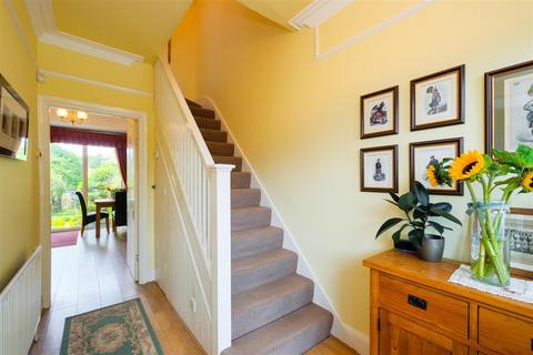 26a Whitehall Gardens, London, E4 6EH
