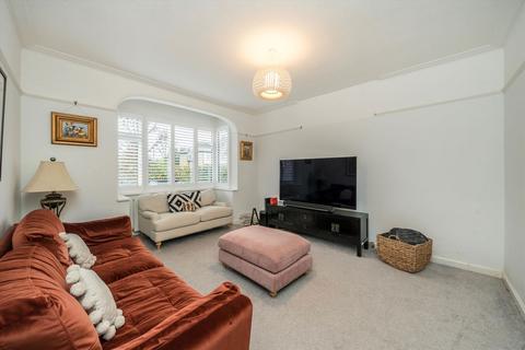 129 Percy Road, Hampton, TW12 2JP