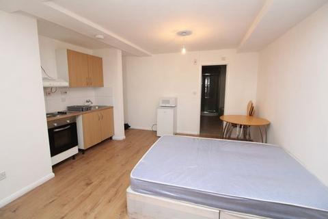 Studio to rent, Rundell Crescent, London NW4