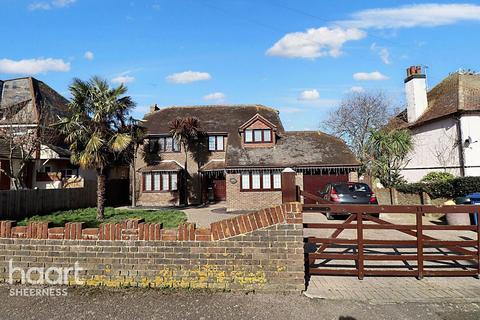 5 bedroom detached house for sale, Oak Avenue, Minster