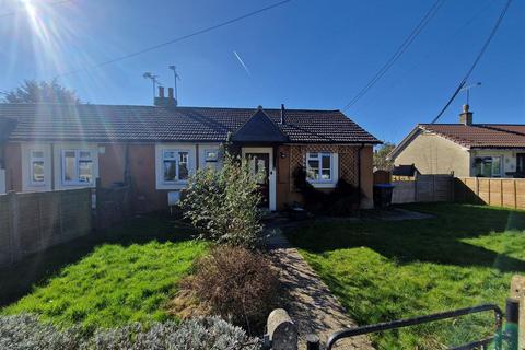 2 bedroom semi-detached bungalow for sale, Doveys Terrace, Kington Langley