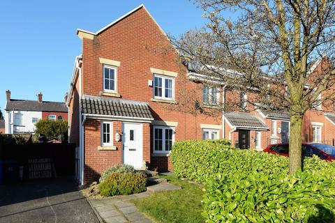 4 bedroom end of terrace house for sale, Windermere Road, Dukinfield SK16