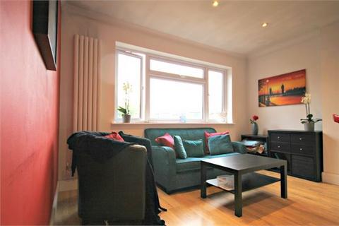 3 bedroom flat to rent, Bryan Avenue, Willesden Green