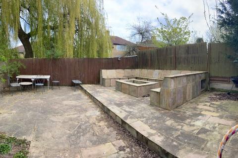 3 bedroom flat to rent, Bryan Avenue, Willesden Green
