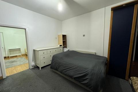 Studio to rent, Cunningham Park, Harrow HA1