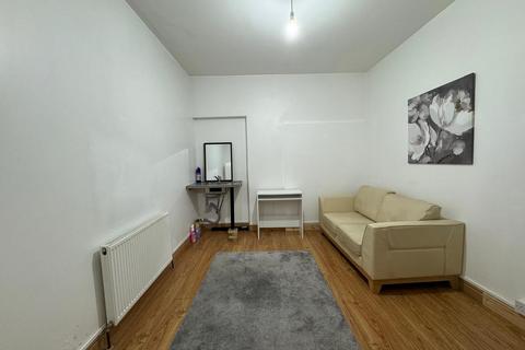 Studio to rent, Cunningham Park, Harrow HA1