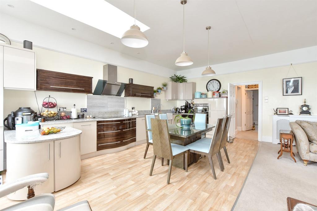 Lounge/Kitchen