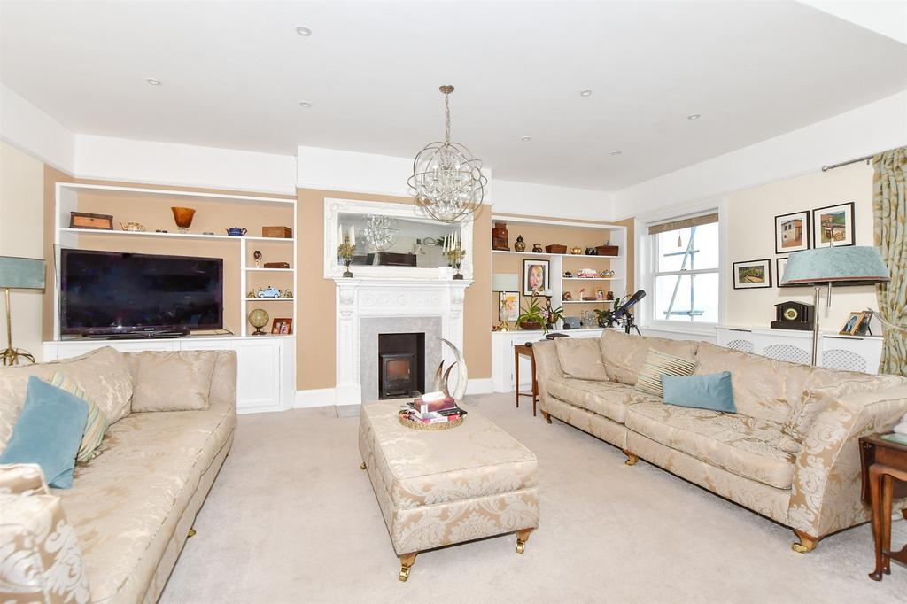 Lounge/Kitchen