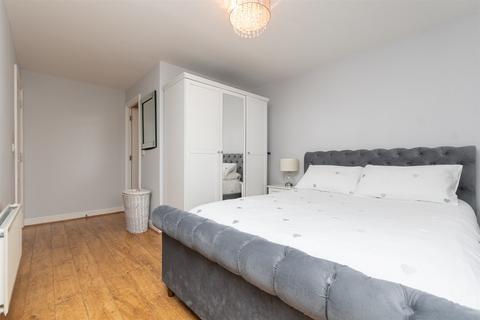 2 bedroom apartment for sale, Spencer Court, Gravesend DA12