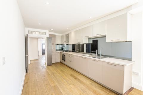 4 bedroom apartment to rent, Fox Hill London SE19