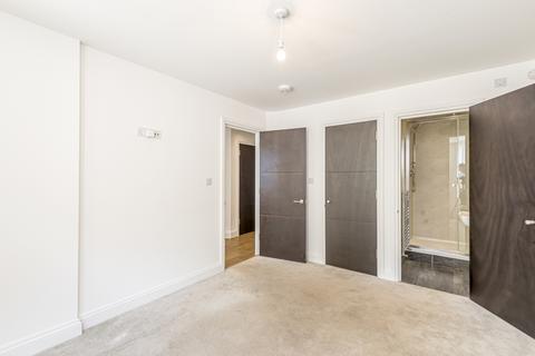 4 bedroom apartment to rent, Fox Hill London SE19