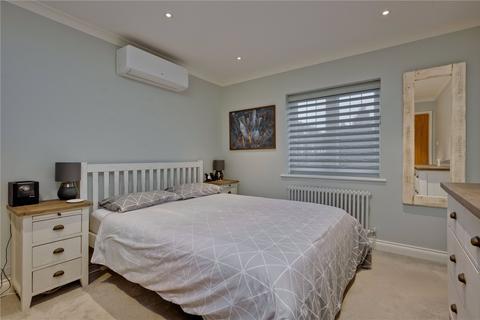 4 bedroom end of terrace house to rent, Dove House Green, Weybridge, Surrey, KT13