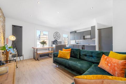 3 bedroom flat for sale, Saltoun Road, SW2