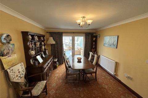 15 Clos Winifred, Borth, SY24 5LE