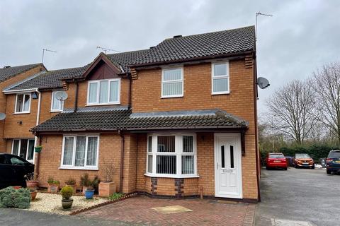 2 bedroom house to rent, Curlew Close, Leicester