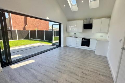 2 bedroom detached bungalow for sale, Worcester Avenue, Mansfield Woodhouse, NG19