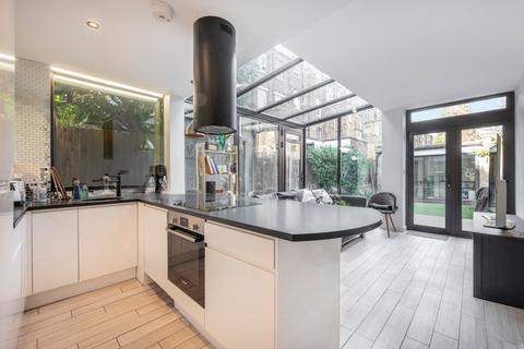 3 bedroom flat for sale, Hemstal Road, West Hampstead, London