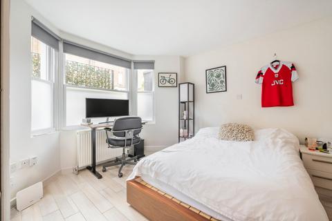 3 bedroom flat for sale, Hemstal Road, West Hampstead, London