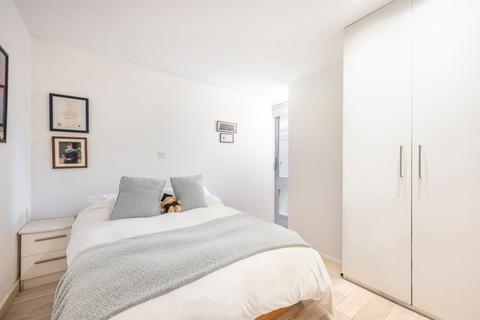 3 bedroom flat for sale, Hemstal Road, West Hampstead, London