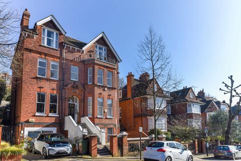 3 bedroom flat to rent, Chesterford Gardens, Hampstead, London