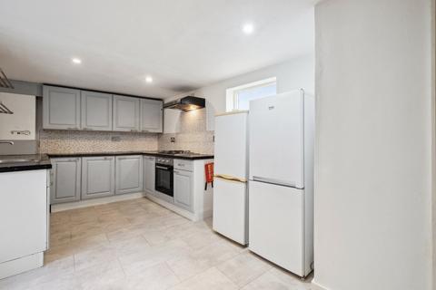 4 bedroom house to rent, Musjid Road, London