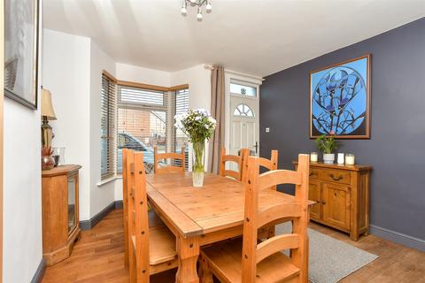 2 bedroom terraced house for sale, Dover Road, Gravesend DA11