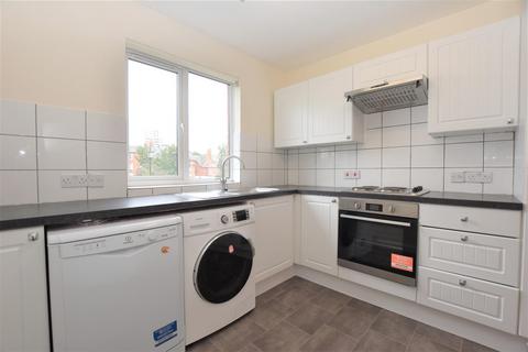 2 bedroom flat to rent, Greys Court