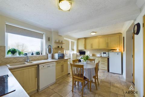 3 bedroom detached house for sale, Orchid Close, Stapenhill DE15