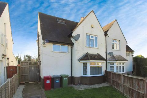 4 bedroom semi-detached house to rent, St. Georges Crescent, Slough