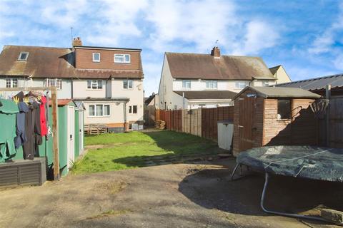 4 bedroom semi-detached house to rent, St. Georges Crescent, Slough