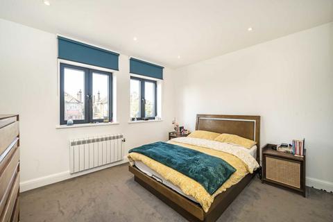 1 bedroom flat for sale, Gunnersbury Avenue, London W5