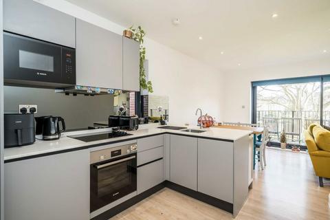 1 bedroom flat for sale, Gunnersbury Avenue, London W5