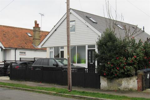 3 bedroom chalet for sale, Ivanhoe Road, Herne Bay