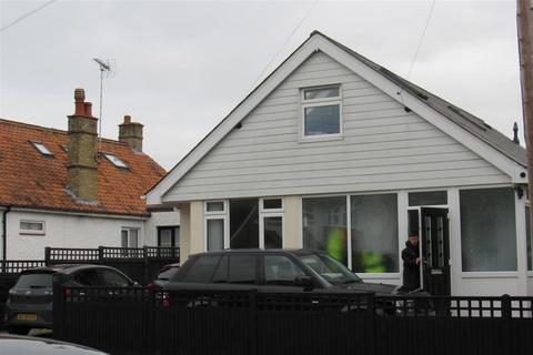 3 bedroom chalet for sale, Ivanhoe Road, Herne Bay