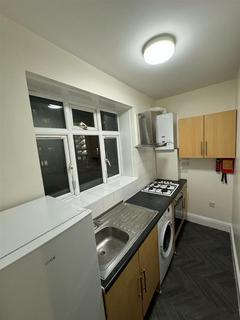 2 bedroom flat to rent, High Road, Leyton, London