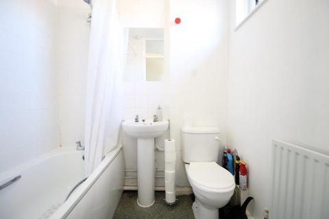 1 bedroom flat to rent, Cowings Mead, Northolt UB5