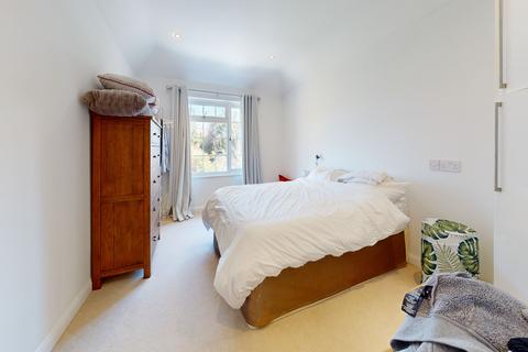 5 bedroom detached house to rent, Ember Lane, Esher, London