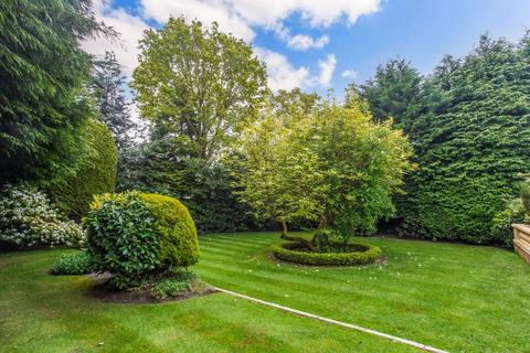 18 Fallowfield, Stanmore, HA7 3DF