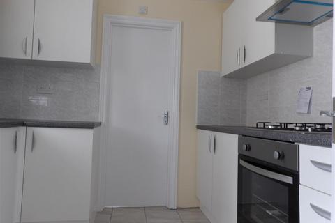 1 bedroom maisonette for sale, Vicarage Farm Road, Hounslow