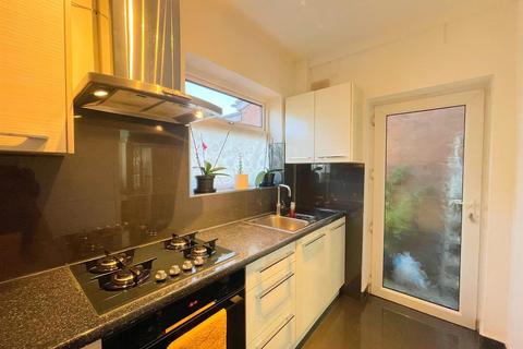 2 bedroom semi-detached house for sale, Colchester Road, Leicester LE5