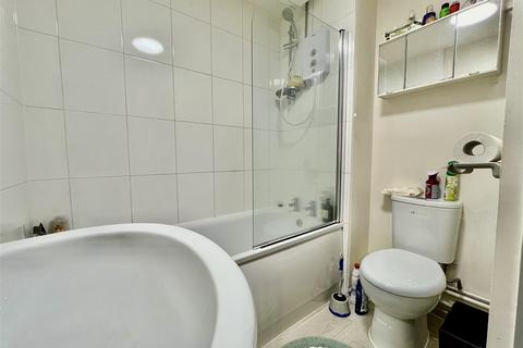 1 bedroom apartment to rent, Sheridan Court, Hounslow TW4