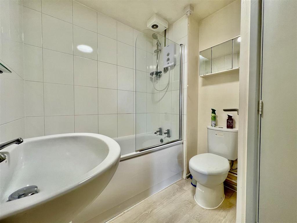 Family Bathroom/ WC