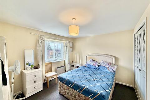 1 bedroom apartment to rent, Sheridan Court, Hounslow TW4