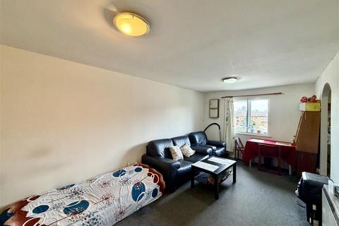 1 bedroom apartment to rent, Sheridan Court, Hounslow TW4